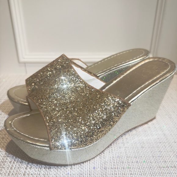 Shoes - ✨ Gold Glitter & Metallic Shiny Platform Wedge Sandals